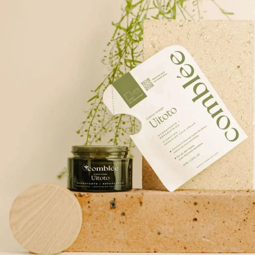 ALTERNATIVE VÉGÉTALE AUX CÉRAMIDES
Pot rechargeable de 50ml
🥕 Note Yuka : 100/100
🌸 Note INCI : 17.9/20
Uitoto est pensée comme une alternative végétale aux céramides, essentiels pour une peau résistante et confortable.
✓ Enrichie en huile de Sacha Inchi , ingrédient précieux traditionnel, naturellement riche en acides gras (oméga 3, 6 et 9).
✓ Pénètre en profondeur pour nourrir et revitaliser, laissant la peau souple, lumineuse et douce au toucher.
✓ Le physalis, aux propriétés anti-inflammatoires, apais