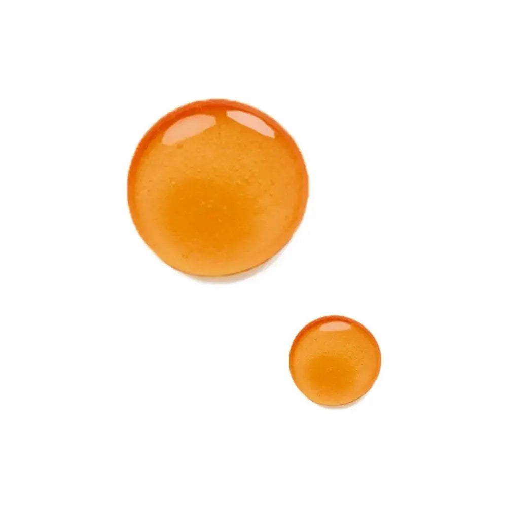 Ce sérum haute performance aide la peau à paraître plus tonique et raffermie, grâce au Bêta-Carotène et à un complexe rare de fruits amazoniens.