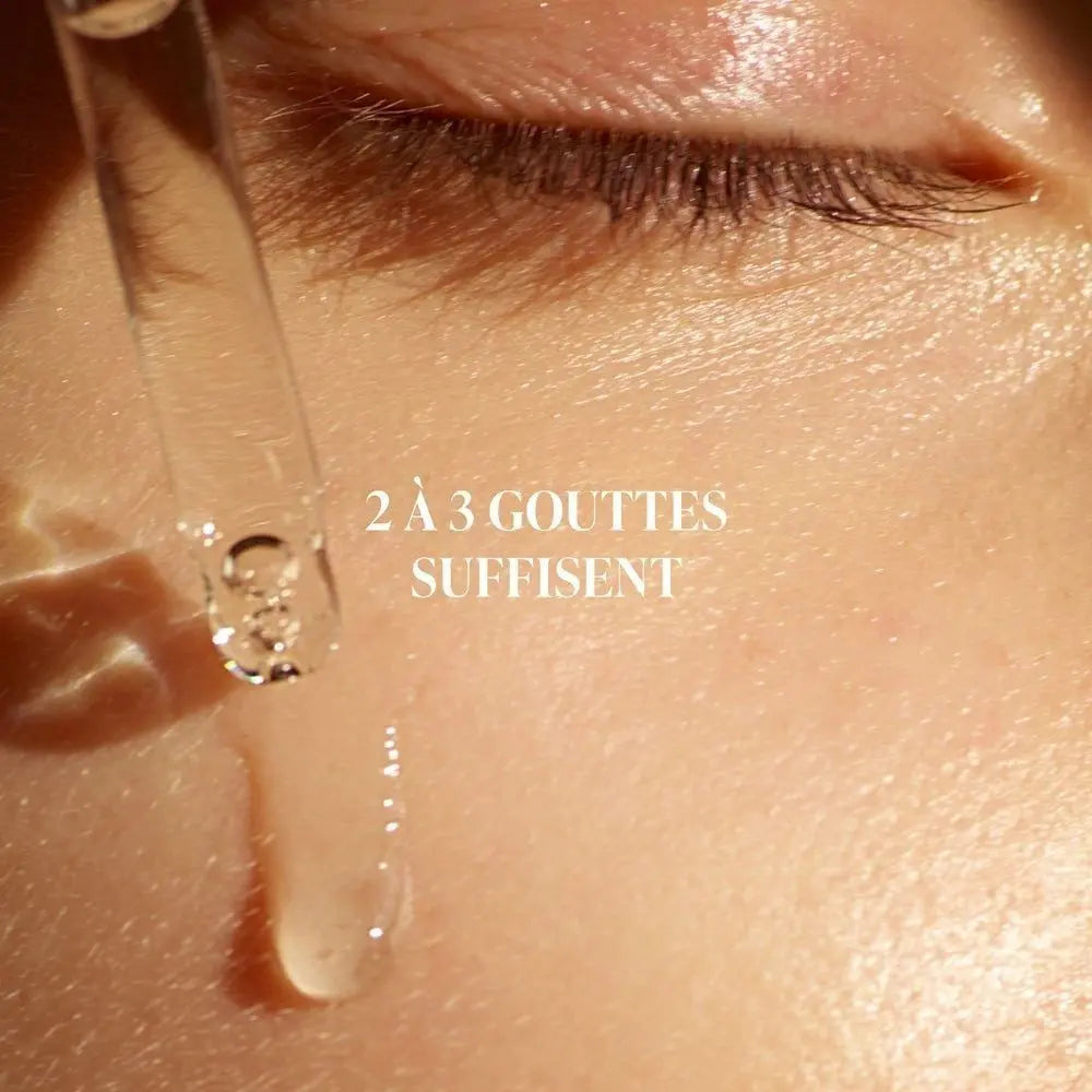 Infusé d’actifs biologiques d’exception, ce Sérum Concentré nourrit la peau, la repulpe et la sublime tout en lissant les rides profondes. Sa synergie de rose musquée régénérante et d’ylang-ylang, aux vertus antioxydantes, préserve l’éclat et la jeunesse du teint.