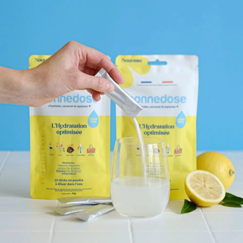 Les sticks Bonne Dose sont une solution complète d'hydratation, spécialement conçus pour les femmes. Leurs principaux atouts :

Électrolytes essentiels : sodium, potassium, magnésium, zinc, calcium
Vitamines : B1, B12 et C pour booster l'énergie et B6 pour réguler l'activité hormonale
Sans conservateur et sans colorant
Sans agent effervescent
1 stick en poudre Bonne Dose = 2 pastilles d'hydratation&nbsp;
