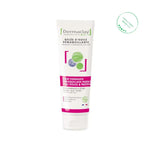 Véritable soin, la GELÉE D'HUILE DÉMAQUILLANTE laisse une peau propre, douce et lumineuse. Elle retire tous les types de maquillage même waterproof tout en respectant l’équilibre naturel de la peau.