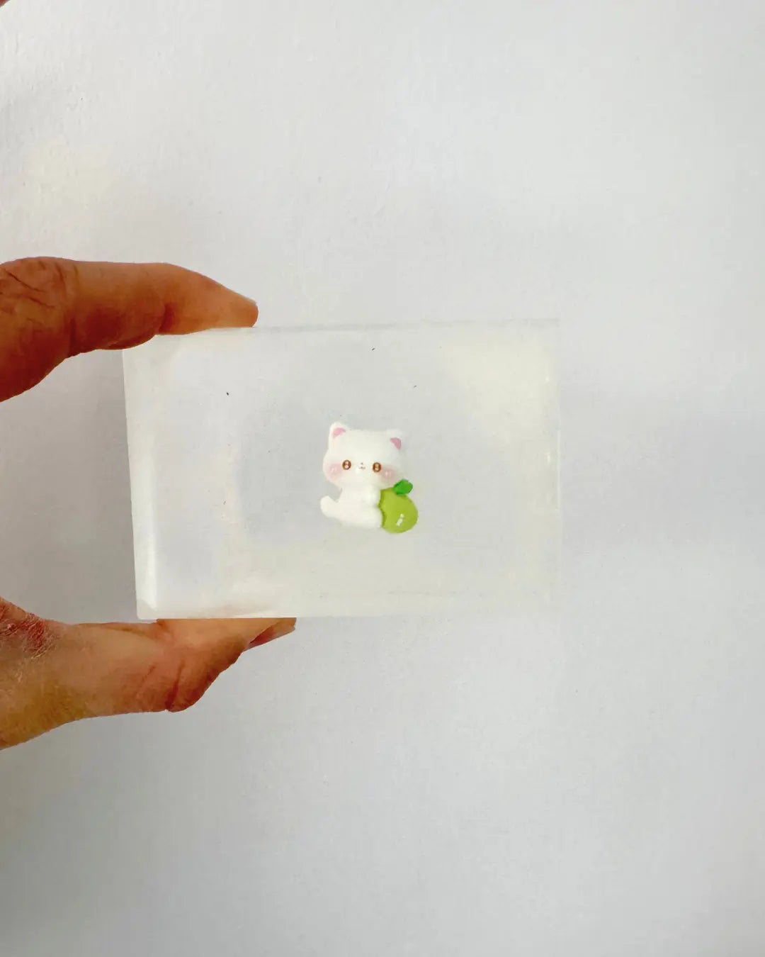 Savon Apple Cat Mini Chat avec Surprise - Savon Enfant Fait Main en France Soap Hit