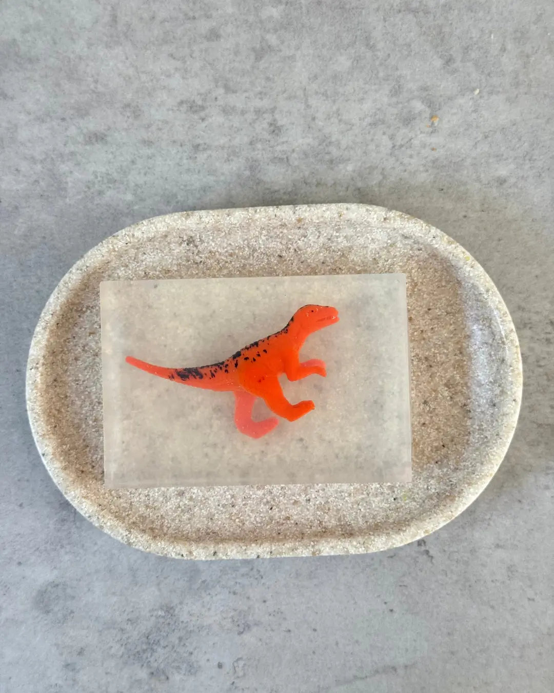 Savon Velociraptor Dinosaure avec Surprise - Savon Dinosaure Enfant Fait Main en France Soap Hit