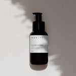 Notre Lait est 100 % d'origine naturelle. Formulé à base d'huile d'avocat, d'huile d'açaï, de miel de Manuka et de cire d'abeille, il apporte instantanément confort et réconfort à la peau.