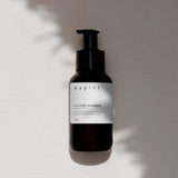 Notre Lait est 100 % d'origine naturelle. Formulé à base d'huile d'avocat, d'huile d'açaï, de miel de Manuka et de cire d'abeille, il apporte instantanément confort et réconfort à la peau.