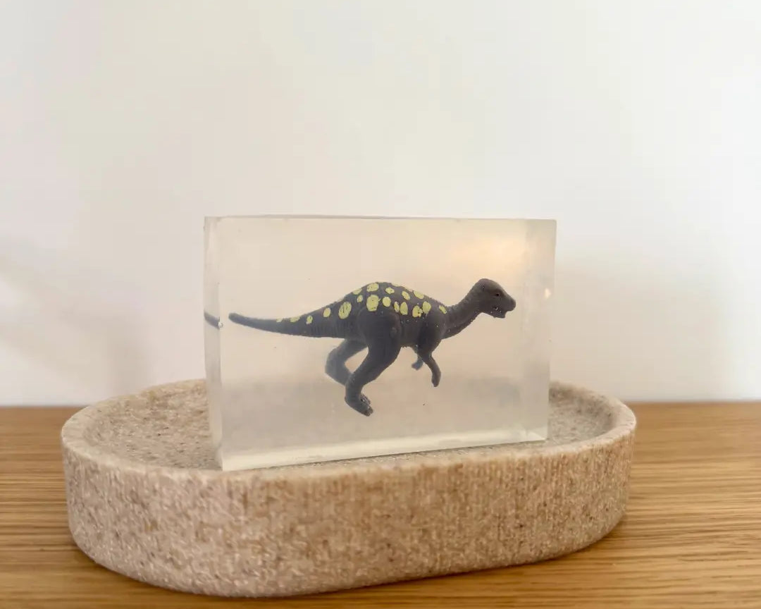 Savon Iguanodon Dinosaure avec Surprise - Savon Dinosaure Enfant Fait Main en France Soap Hit