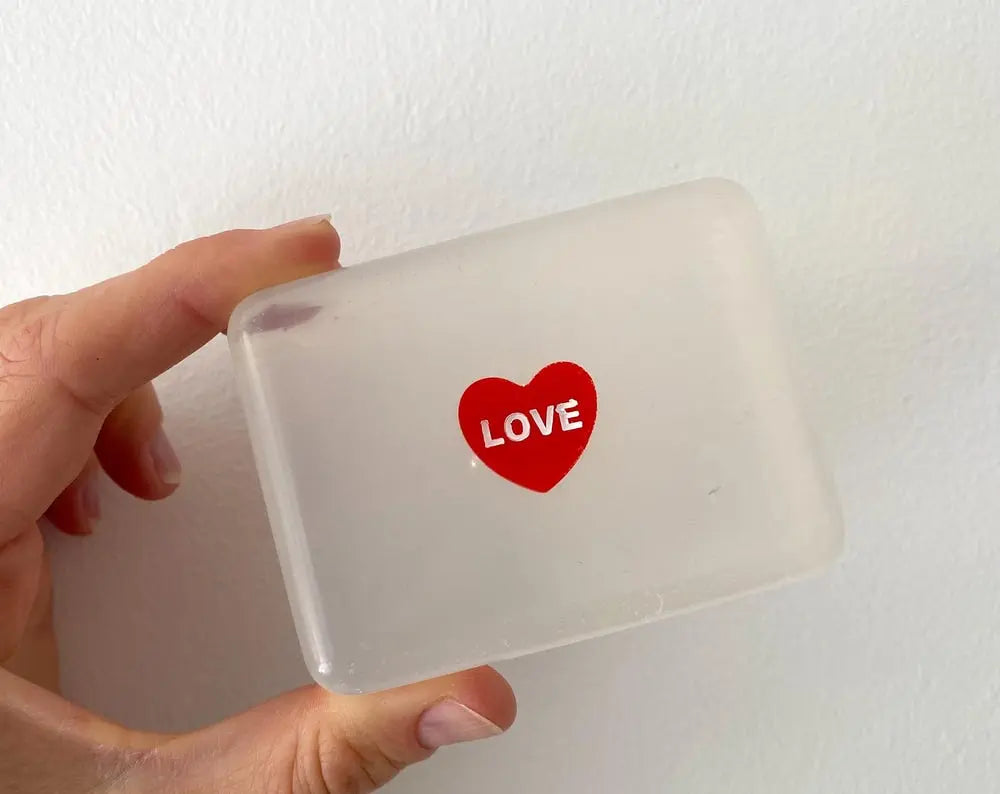 Savon Surprise Love Coeur Rouge - Cadeau Saint-Valentin Fait Main en France Soap Hit