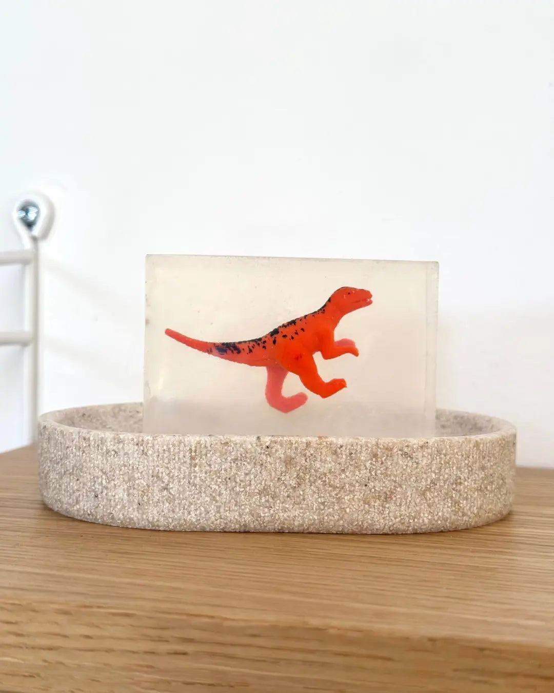 Savon Velociraptor Dinosaure avec Surprise - Savon Dinosaure Enfant Fait Main en France Soap Hit