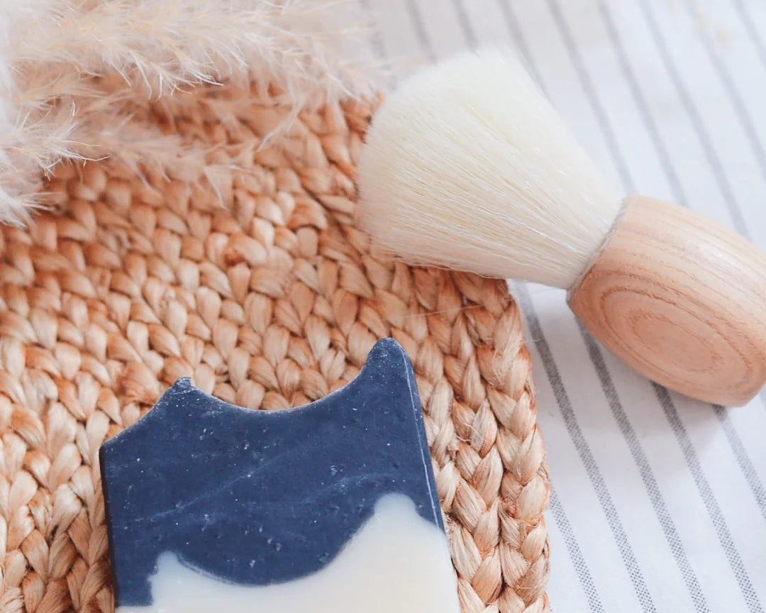 Bareaya : Savon de rasage surgras - Cèdre & Charbon