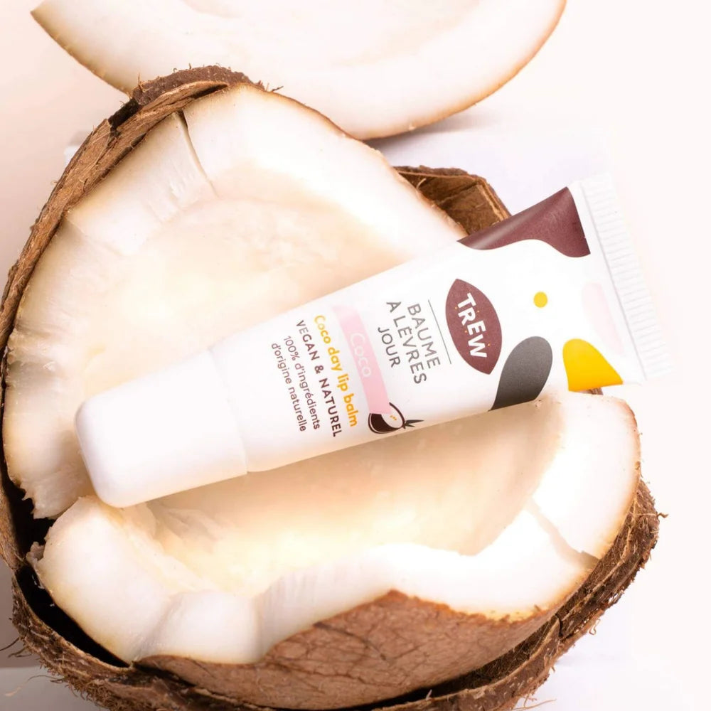Baumes à lèvres Coco

🌱Véritable soin hydratant
🌞Texture riche et agréable à appliquer
🥥Explosion de coco à chaque application
🌿100% naturel et vegan
100% naturel &amp; Vegan