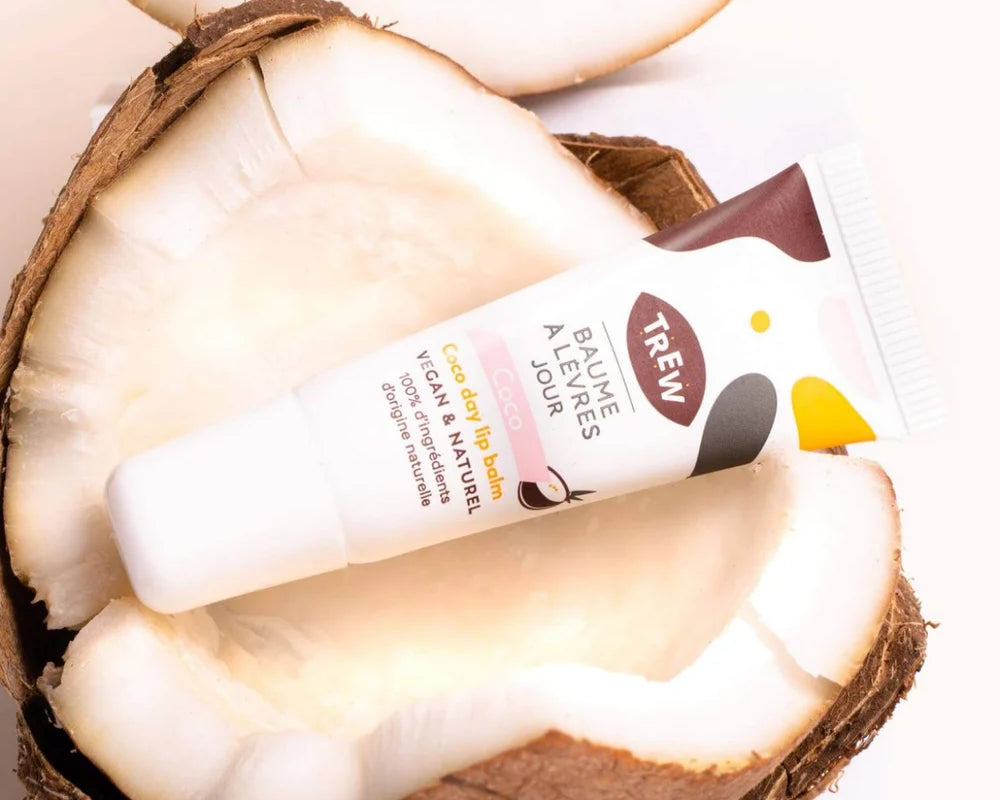 Baumes à lèvres Coco

🌱Véritable soin hydratant
🌞Texture riche et agréable à appliquer
🥥Explosion de coco à chaque application
🌿100% naturel et vegan
100% naturel &amp; Vegan