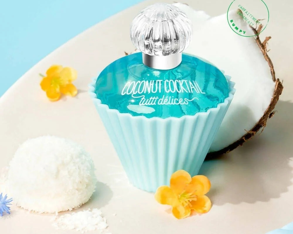 Souvenir d’été, rire gourmand : Coconut Cocktail est un parfum ensoleillé et sucré qui évoque les instants simples de l’enfance retrouvée.

La noix de coco croque sous les dents, enveloppée d’une vanille onctueuse et d’un musc sucré. Cette eau de toilette joue la carte de la gourmandise assumée, avec une touche d’exotisme légère et joyeuse.