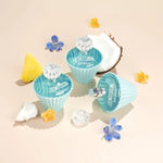 Souvenir d’été, rire gourmand : Coconut Cocktail est un parfum ensoleillé et sucré qui évoque les instants simples de l’enfance retrouvée.

La noix de coco croque sous les dents, enveloppée d’une vanille onctueuse et d’un musc sucré. Cette eau de toilette joue la carte de la gourmandise assumée, avec une touche d’exotisme légère et joyeuse.