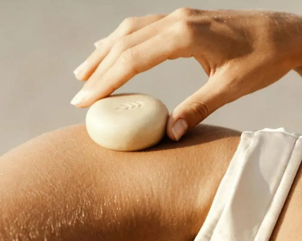 MASQUE APRÈS-SOLEIL SOLIDE SOIN CHEVEUX - NUTRITION &amp; RÉPARATION 50G - UMAÏ